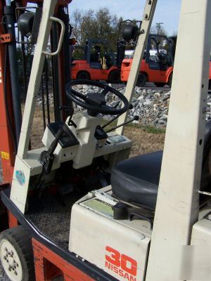 Nissan 3,000 lb cap forklift truck