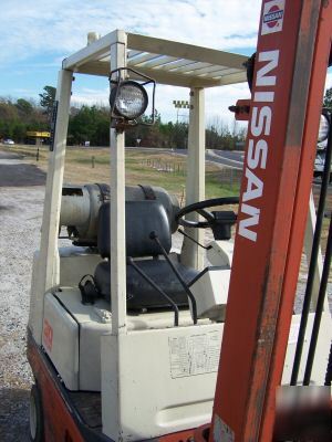 Nissan 3,000 lb cap forklift truck