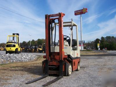 Nissan 3,000 lb cap forklift truck