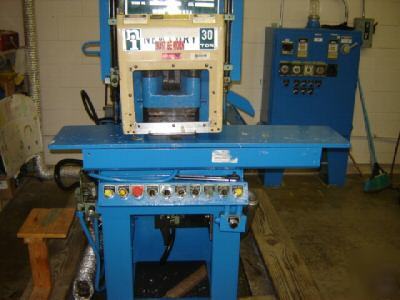 New bury vertical plastics injection molding machines 
