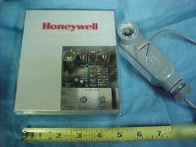 New honeywell two stage lighting controller CR7075A 